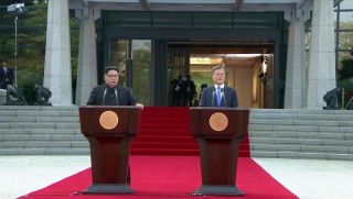 Dünyanın beklediği haber geldi... Küs kardeşler barış ilan etti!