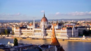 Macar hükümeti bir ay boyunca her gün özür dileyecek