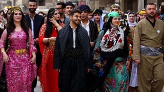 İran resmi kurumlarında Kürt ulusal kıyafetleri artık serbest