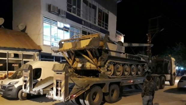 Sınıra askeri sevkiyat