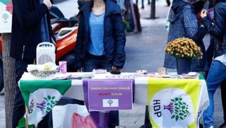 HDP standına ırkçı saldırı: 'Sizi Suruç gibi yapacağız'