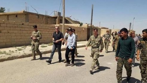 McGurk'tan Rakka'da YPG'ye kritik ziyaret