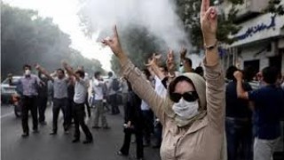 İranlı gazeteci: Tahran her an patlamaya hazır