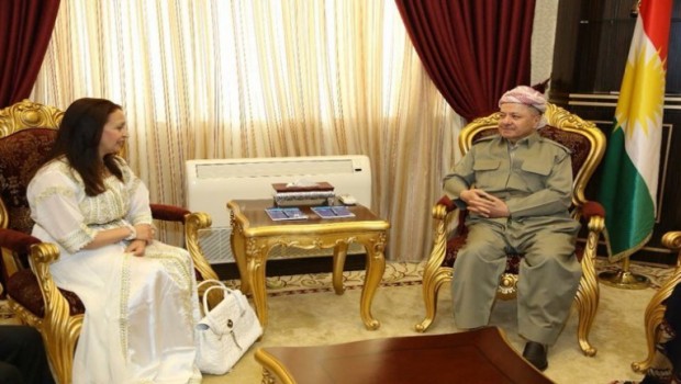 Kürt dostu yazardan Başkan Barzani'ye hediye