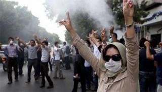 İran'da protesto devam ediyor.. Rojhılat'ta halka ateş açıldı!