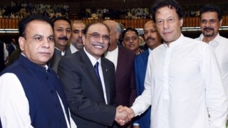 Pakistan’ın yeni Başbakanı yemin etti