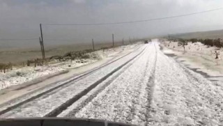 Yazın ortasında Kars beyaza büründü