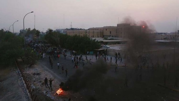 Basra'da gösteriler sürüyor... Bilanço artıyor!