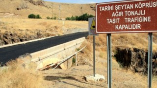 Van'da 200 yıllık Şeytan Köprüsü'ne asfalt döküldü