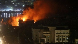 Basra’da İran Başkonsolosluğu ateşe verildi..