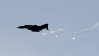 Rusya ve Suriye İdlib'i vurmaya başladı...