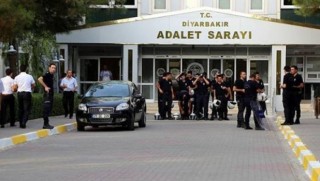 Diyarbakır’da 20 kişi serbest, 13 kişi adliyede