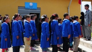 Kürt çocukları yeniden 'Türk'üm, Doğruyum, Çalışkanım' diyecek!