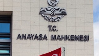 AYM, vekillere para cezası öngören maddeyi iptal etti