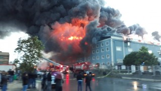 İstanbul'da 3 fabrikada yangın