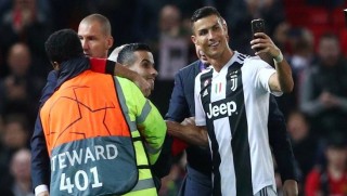 Ronaldo ile selfie çektiren Kürde ceza