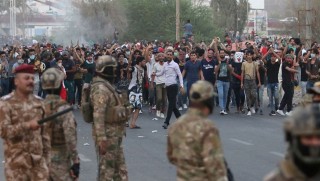 Irak'ta Basralılar yeniden sokaklarda