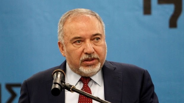İsrail savunma bakanı istifa etti