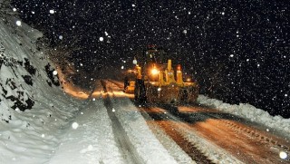 Muş'ta kar nedeniyle mahsur kalan 22 kişi kurtarıldı