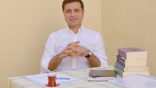 Demirtaş'ın 'Kürtçe öğrenelim' sözü tartışma yarattı
