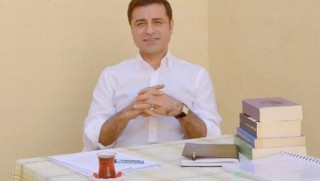 Demirtaş'ın 'Kürtçe öğrenelim' sözü tartışma yarattı