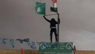 PKK taraftarları YNK binasını bastı