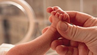 Ölü bir insandan yapılan rahim nakliyle sağlıklı bir bebek doğdu