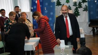 Ermenistan'daki seçimin galibi Paşinyan oldu
