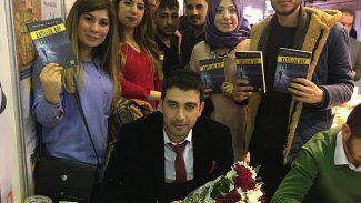 Yayınevi, genç sanatçının kitaplarının satışını durdurdu