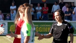 Rojavalı kadın FIFA kokartlı ilk Kürt hakem oldu