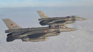 Türk jetleri İdlib'in kuzeyinde alçak irtifada uçuş yaptı