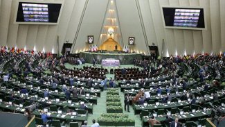 İran ülkede üretilen malların ithalatını yasakladı