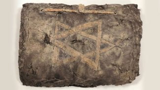 Diyarbakır'da deri üzerine altın işlemeli incil bulundu