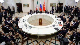 Ruhani: Suriye'deki Kürtler de ülkenin bir parçası, hakları verilmeli