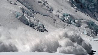 İsviçre'de facia: Çok sayıda kişi çığın altında kaldı