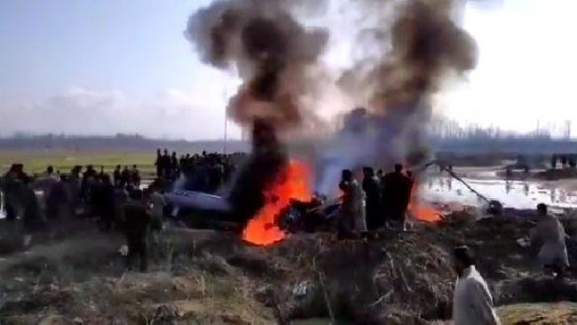 Keşmir'de tansiyon yükseliyor... Savaş uçakları düşürüldü