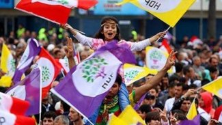 Karar yazarı: Doğu'da HDP bürolarına ziyaret, Batı'da 'terörist HDP'