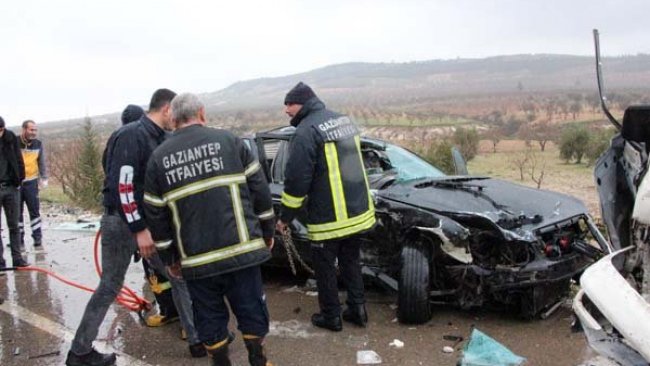 Antep'te 8 araç şarampole devrildi: Ölü ve yaralılar var