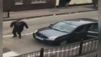 Bir cami saldırısı da İngiltere'de: Sopa ve çekiçlerle saldırdılar