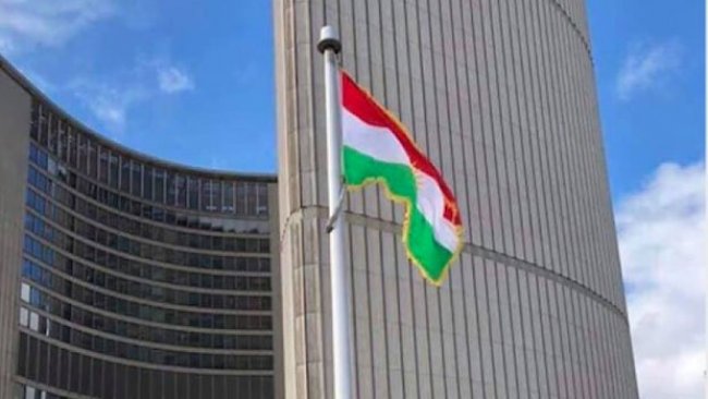 Kanada'da Kürdistan bayrağı göndere çekildi