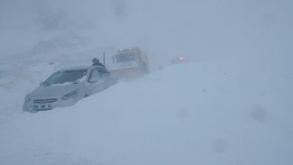 Van-Hakkari karayolunda çığ düştü 