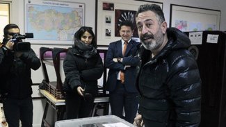 Cem Yılmaz oyunu kullandı: Biz kazanacağız