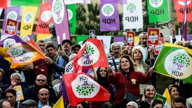 Şunun bunun sofrasında çarçur edilen mertliğin zamanı değil beyler!