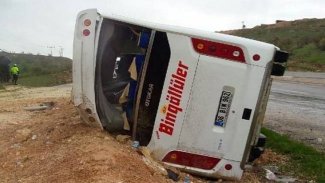 Diyarbakır'da otobüs devrildi: 10 yaralı