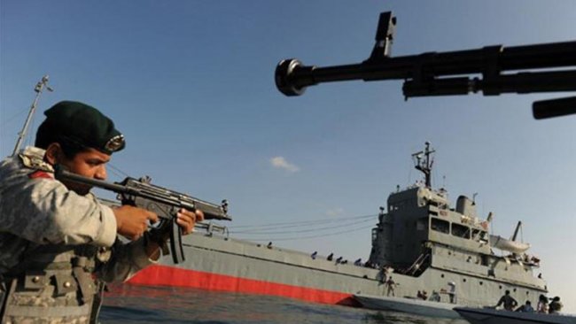 Zarif: Hürmüz Boğazı'nın kapatılmasına ordu karar verir