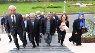 Kürt ittifakı partilerinden Diyarbakır Belediyesi'ne ziyaret