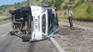 Adıyaman'da minibüs devrildi: 10 yaralı