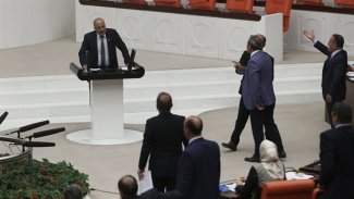 HDP'li Ahmet Şık'a AK Parti'den icra takibi