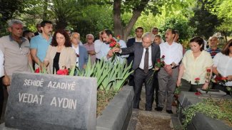 Kürt siyasetçi Vedat Aydın mezarı başında anıldı