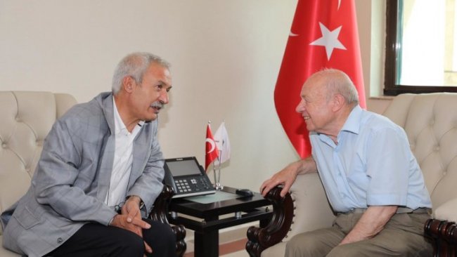 İsmail Beşikci, Selçuk Mızraklı’yı ziyaret etti